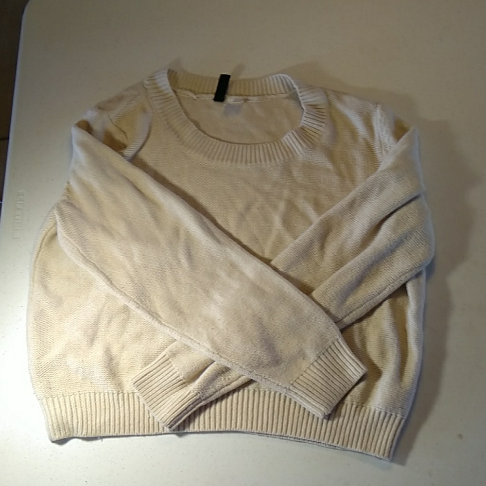 Light beige/ creme knitted sweater